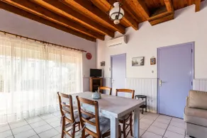 cottage at the foot of the clape - Image 3