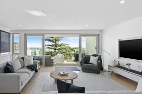 Beachside Living with Sea Views at the Pines - Image 2