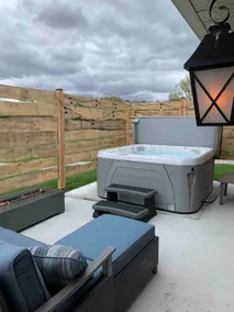 Luxury Guest House With Private Hot Tub and Trails - Image 4