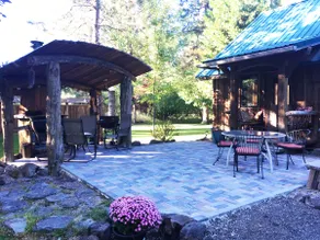 Red Blanket Cabin Near Crater Lake National Park - Image 4