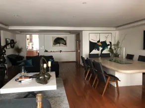 Luxurious and spacious apartment with an excellent location - Image 2