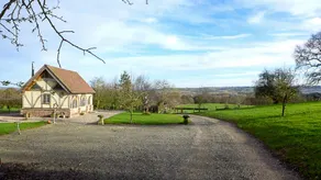 Ebony Cottage - Image 2