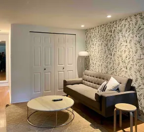 Clean 1 Bedroom Suite central to everything - Image 3