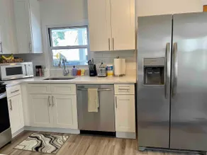 Spacious 3 BR near everything - Image 2