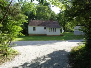 Historic year-round cabin along lakeshore w/dock - Image 2