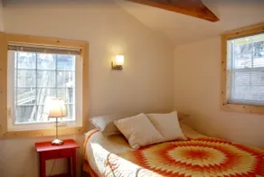 The Writer's Cabin, Jacuzzi, Fireplace, in Town! - Image 4