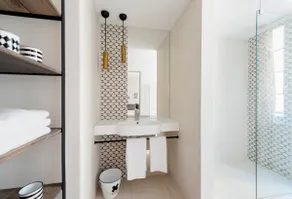 Exceptional! Designer apt - 5 min walk to beach! - Image 2