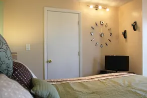 Cozy Modern 2 Bedrooms Apartment Close to Boston - Image 2