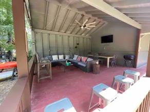 PRIVATE LAKE GETAWAY🎣 Swimming, Fishing & Relaxing at Charming Lakeside Bungalow - Image 3