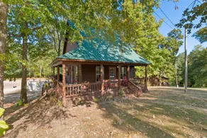 Cozy Cabin 3.5 min from Sportman's! - Image 2