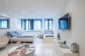 Lisa’s Bright Apartment in the Heart of Munich - Image 2