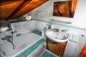 ATTIC... ”ABOVE” THE SEA! - Image 3