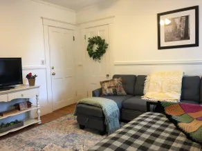 💋Kissing Downtown - Parking Spot! Sleeps 5🖐Free Wine🍷 - Image 2