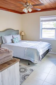 Coral Beach Cottage #4 - Each Sleeps 2Adults 2Kids - Image 2