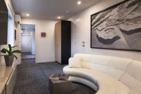 Stunning place in Bloordale - Image 3