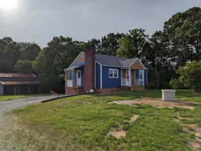 Little Blue Farmhouse - Image 2
