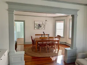 Charming 2 bedroom apartment w/ off-street parking - Image 3