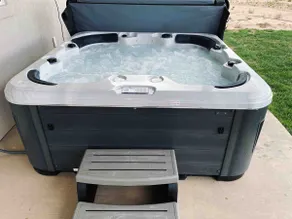 3 Peaks Mountain View Getaway w/Hot Tub! - Image 2