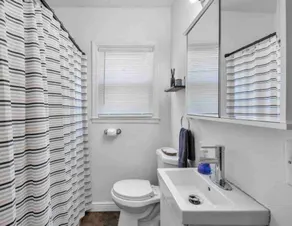 ★Tranquil retreat by Toledo Hosp/UT! Updated-2br★ - Image 5