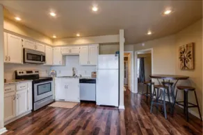 Lakefront 2B/2B Minutes from downtown! - Image 3