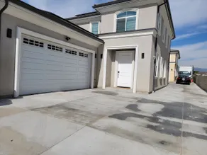 Brand New 3 Bdrm 2.5 Bath Fully Furnished House - Image 2