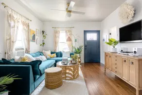 Trendy Long Beach Cottage in a Quiet Neighborhood - Image 4