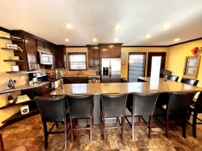 Lakeshore Getaway - Image 3