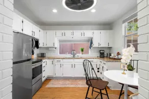 5min Drive-DTSP\\Flexible Guest Policy\\Fully Equipped Kitchen\\Patio\\Washer-Dryer - Image 5