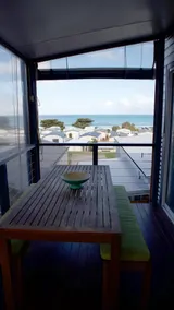 Ocean’s Edge: Iconic Luxury & Ocean Views - Image 4