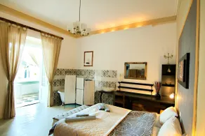 Vila Veronika - Large bedroom with bathtub - Image 5