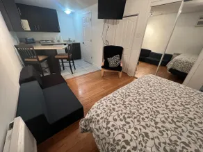 Chic Loft/5 Min to Metro/Rooftop Deck /Free Prking - Image 4