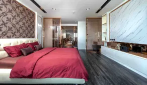 Luxury High-Fl Room with View & 3 min to Skytrain - Image 4