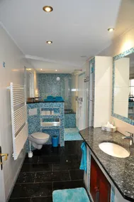 High quality apartment in historic surrounding - Image 4