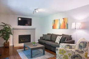 ★Modern 6 Bedroom Home With Game Room★ - Image 5