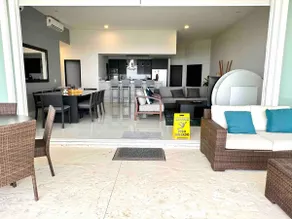 Deluxe Condo steps from the Beach private jacuzzi - Image 3