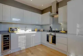 Cosy Luxury city apartment with private parking - Image 4
