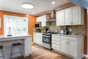 Private 5 Bedroom House Nestled in Heart of Town - Image 2