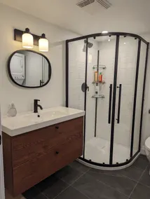 Spacious Riverdale One Bedroom Garden Suite - Image 2