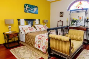 Six bedrooms and swimming pool - Image 4