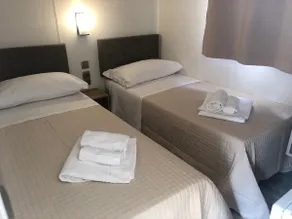 Mobile Home with AC & heating, wifi, tv, parking - Image 4