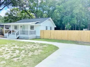 Power is onCozy 2 bedroom house centrally located - Image 2