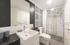 Parkview 2BR Apt | Free Parking + WiFi - Image 5