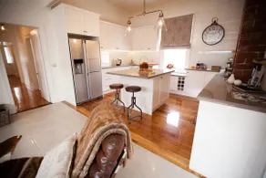 Belmont Luxury Cottage 2 Bed, 2 Bath, 2 Couples - Image 3