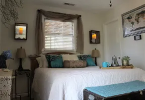 HYGGE & Romantic Live Oak Studio-NEAR SHEM CREEK! - Image 3