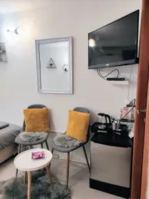 Room with two single beds AS - Image 3