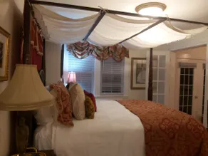 1930'S Charming & Enchanted Unit By Waterfalls - Image 5