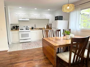 The Cottage at Glen Arbor Wines - Image 3