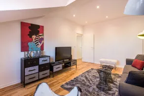 * Amazing design apt, prime location w parking * - Image 4