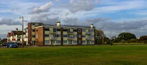 Amazing 3 Bedroom Apartment 30 seconds to beach - Image 3