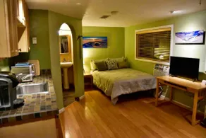 Midtown Oasis Cottage - Image 2